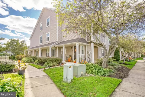 403 A Saxony Dr, Mount Laurel, NJ 08054