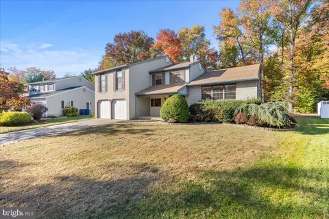 9 Sheffield La, Mount Laurel, NJ 08054