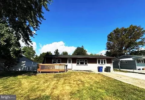 315 Collins Ln, Maple Shade, NJ 08052