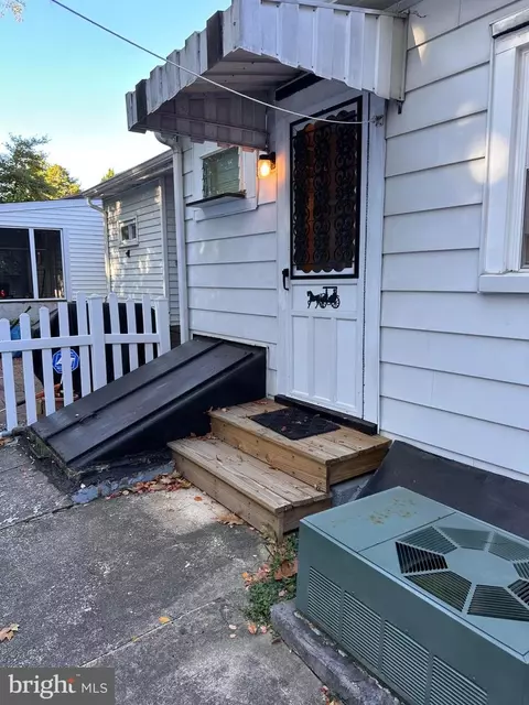 Exterior - 611 Walnut St, Delanco, NJ 08075 photo 1 of 2