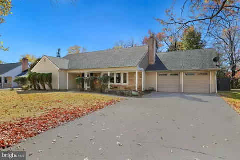 29 Clearwater Dr, Willingboro, NJ 08046