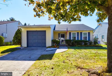 6 Hilltop Ln W, Columbus, NJ 08022