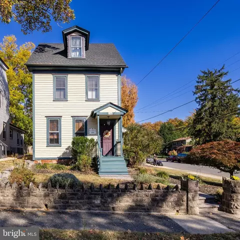 129 S Church St, Moorestown, NJ 08057