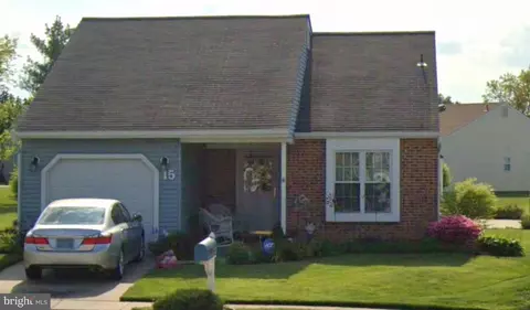 15 Taconia Ct, Mount Laurel, NJ 08054