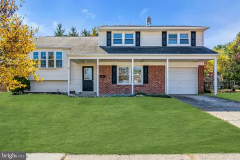 44 Evergreen Ln, Burlington, NJ 08016