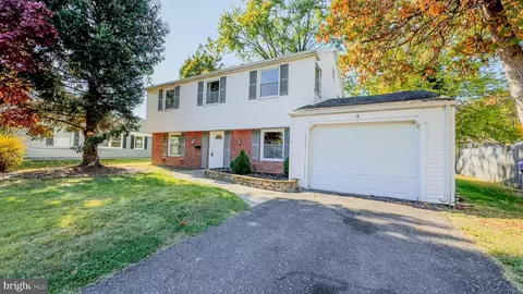 4 Pembrook Ln, Willingboro, NJ 08046