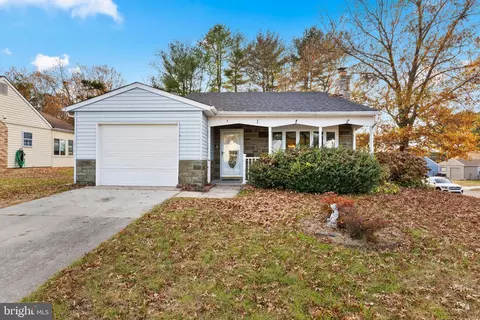1 New Castle Dr, Southampton, NJ 08088