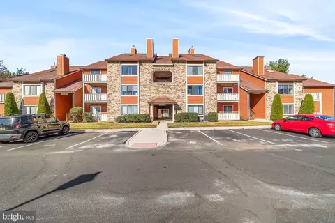 2111 B Greenwood Ct, Mount Laurel, NJ 08054