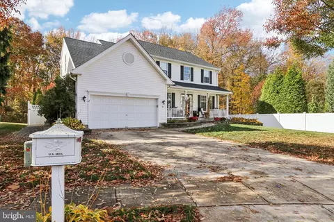 90 Whitford Dr, Burlington, NJ 08016