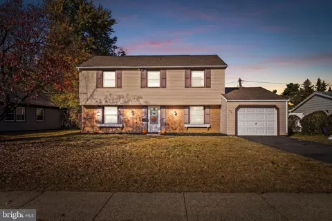 97 Pheasant Ln, Willingboro, NJ 08046