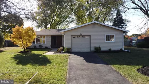 5 Darby Cir W, Eastampton, NJ 08060