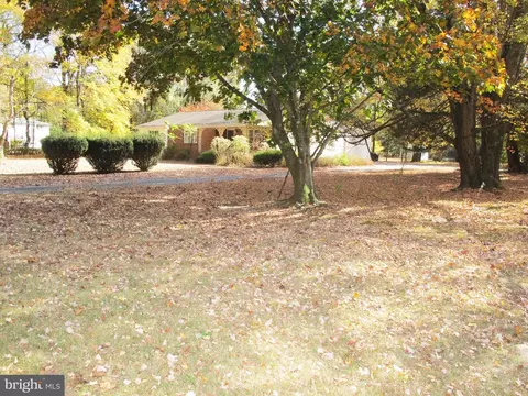 445 Elbo La, Mount Laurel, NJ 08054