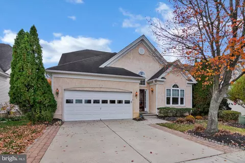 15 Clancy Ct, Marlton, NJ 08053