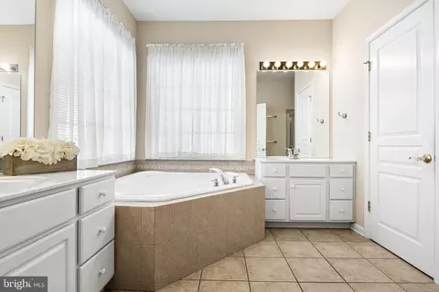 Entry Way - 8 Wolverton, Delanco, NJ 08075 photo 3 of 5