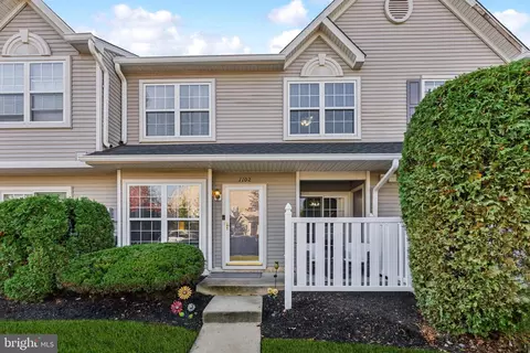 1102 Coventry Way, Mount Laurel, NJ 08054