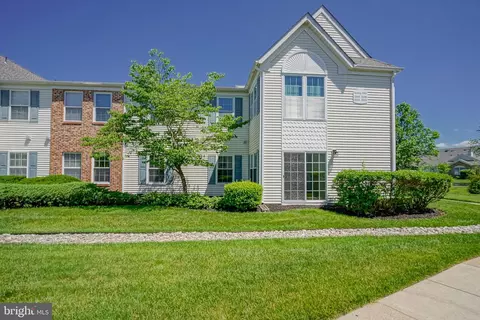 2007 A Ferndale Ct, Mount Laurel, NJ 08054