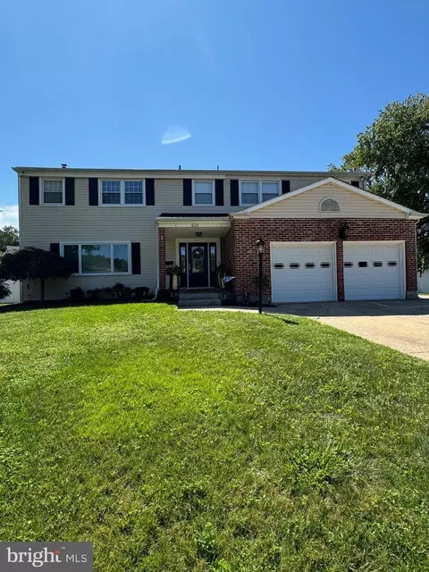 233 Mill Run Ct, Mount Laurel, NJ 08054