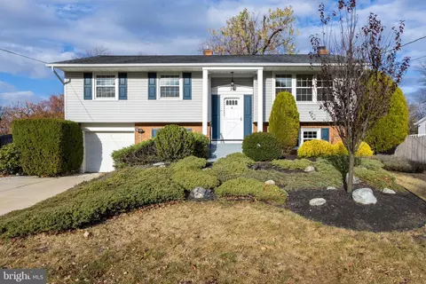 26 Brandywine Dr, Marlton, NJ 08053