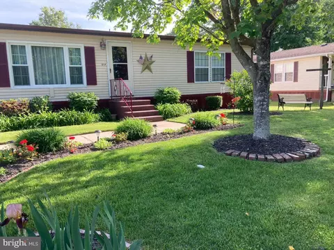 874 Woodchuck Dr, Mount Laurel, NJ 08054