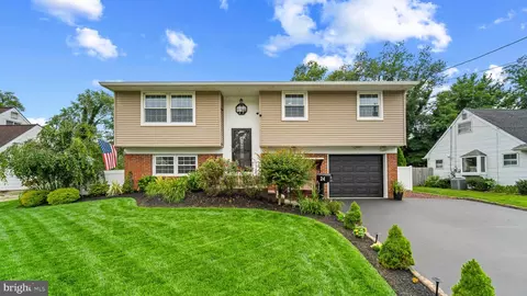 24 Sycamore Dr, Burlington, NJ 08016