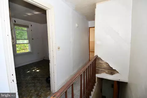 Entry Way - 728 Cooper St, Beverly, NJ 08010 photo 5 of 5