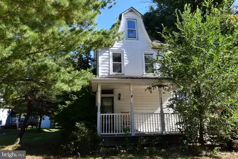 Exterior - 728 Cooper St, Beverly, NJ 08010 photo 8 of 9