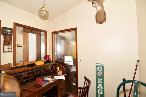 Entry Way - 728 Cooper St, Beverly, NJ 08010 photo 2 of 5
