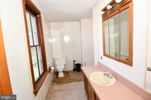 Bath - 728 Cooper St, Beverly, NJ 08010 photo 1 of 1