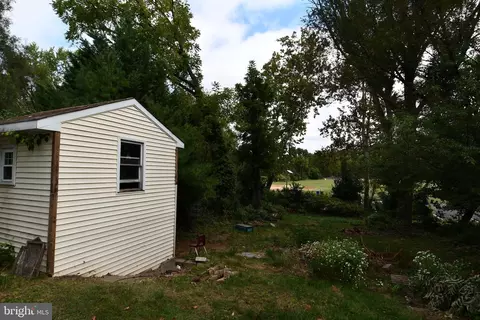 Exterior - 728 Cooper St, Beverly, NJ 08010 photo 6 of 9