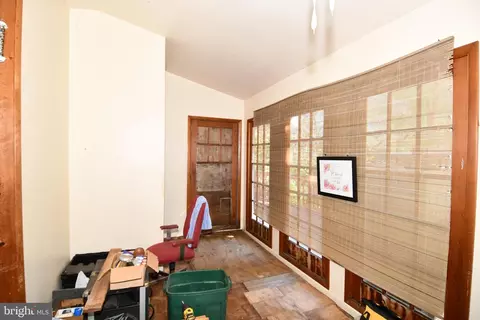 Entry Way - 728 Cooper St, Beverly, NJ 08010 photo 3 of 5
