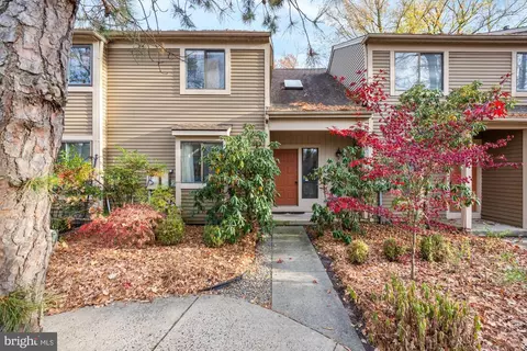 6 Dorset Dr, Marlton, NJ 08053