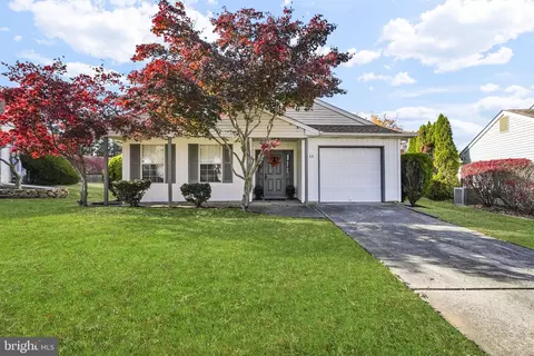 13 Tallwood Ct, Columbus, NJ 08022