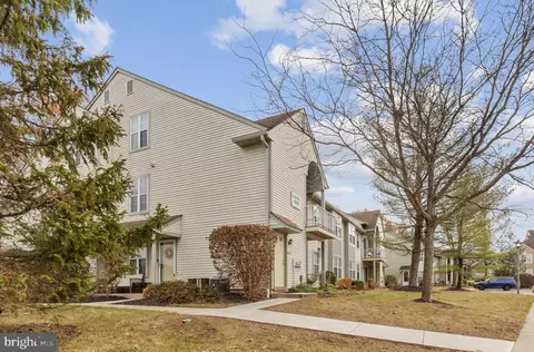 602 B Harwood Ct, Mount Laurel, NJ 08054