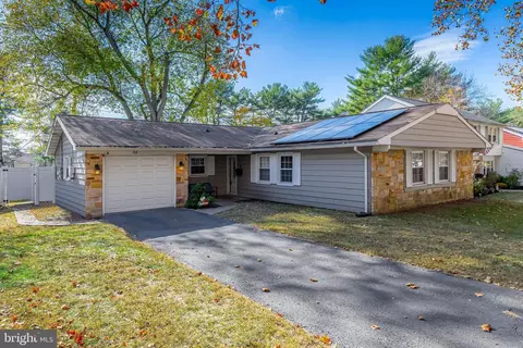 78 Hinsdale Ln, Willingboro, NJ 08046