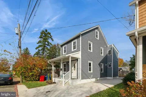 27 Cherry St, Medford, NJ 08055