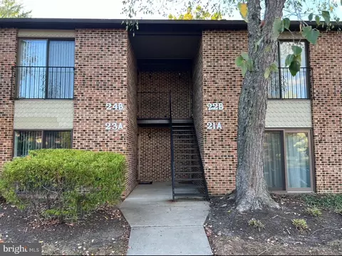 21 A Sumac Ct, Mount Laurel, NJ 08054