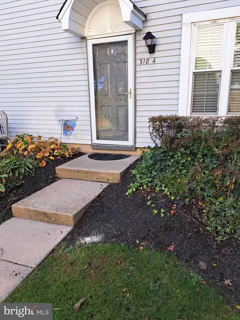 318 A Delancey Pl, Mount Laurel, NJ 08054