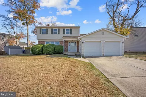 10 Kennibie Dr, Marlton, NJ 08053