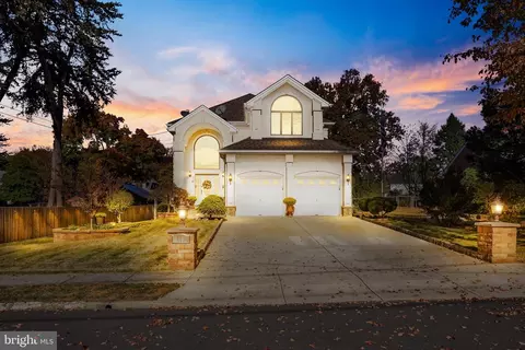 869 Lichtenthal St, Delran, NJ 08075