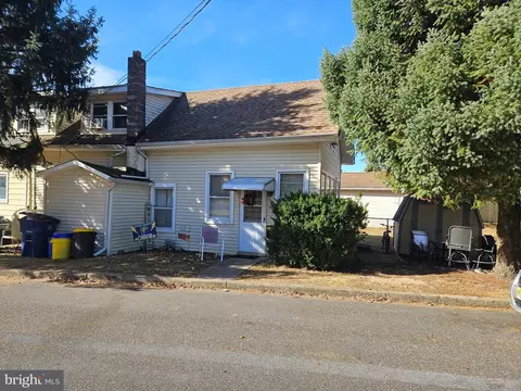 100 Parish Ln, Roebling, NJ 08554