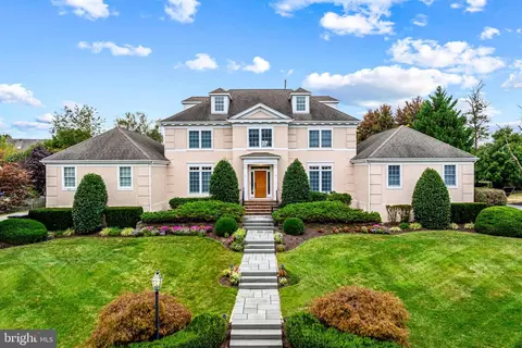 812 Loveland Rd, Moorestown, NJ 08057