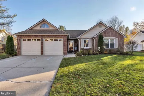 20 Birchwood Dr, Marlton, NJ 08053