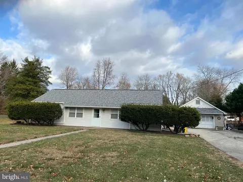 623 S Church St, Mount Laurel, NJ 08054