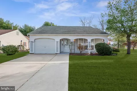 4 Buxton Ct, Southampton, NJ 08088
