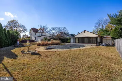 437 Elm Ave, Riverton, NJ 08077