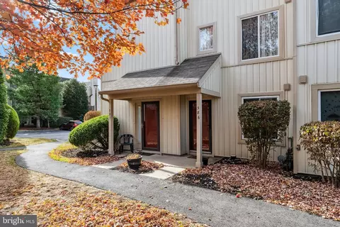 386 Woodlake Dr, Marlton, NJ 08053