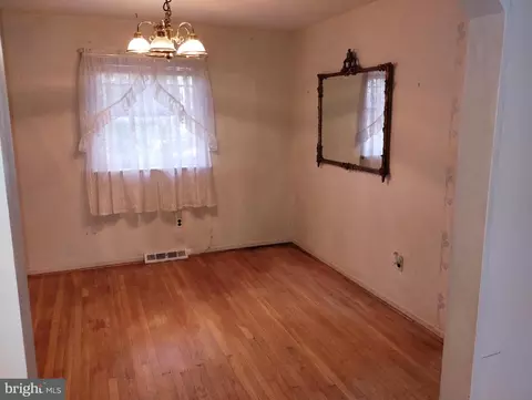 Living - 29 Thomas Ave, Maple Shade, NJ 08052 photo 3 of 3