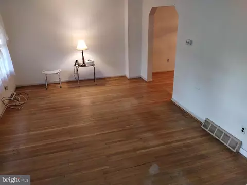 Living - 29 Thomas Ave, Maple Shade, NJ 08052 photo 1 of 3