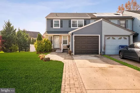 18 Southgate, Mount Laurel, NJ 08054
