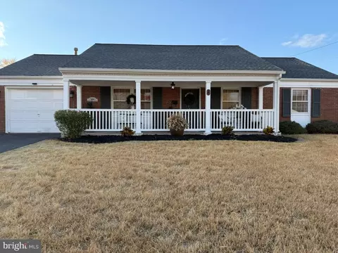 6 Grayson Cir, Willingboro, NJ 08046